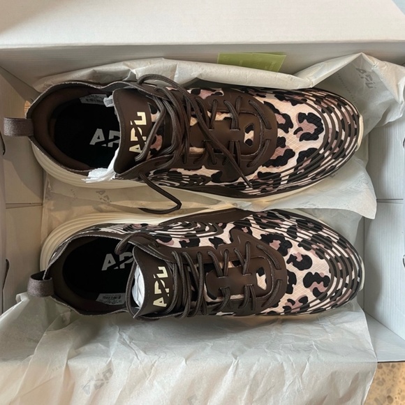 NEW Women's APL Streamline Chocolate / Leopard - Picture 2 of 4